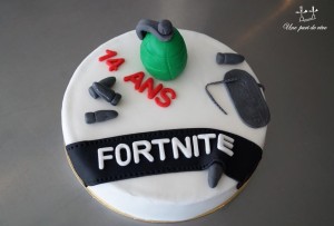 Décor fortnite pâte à sucre