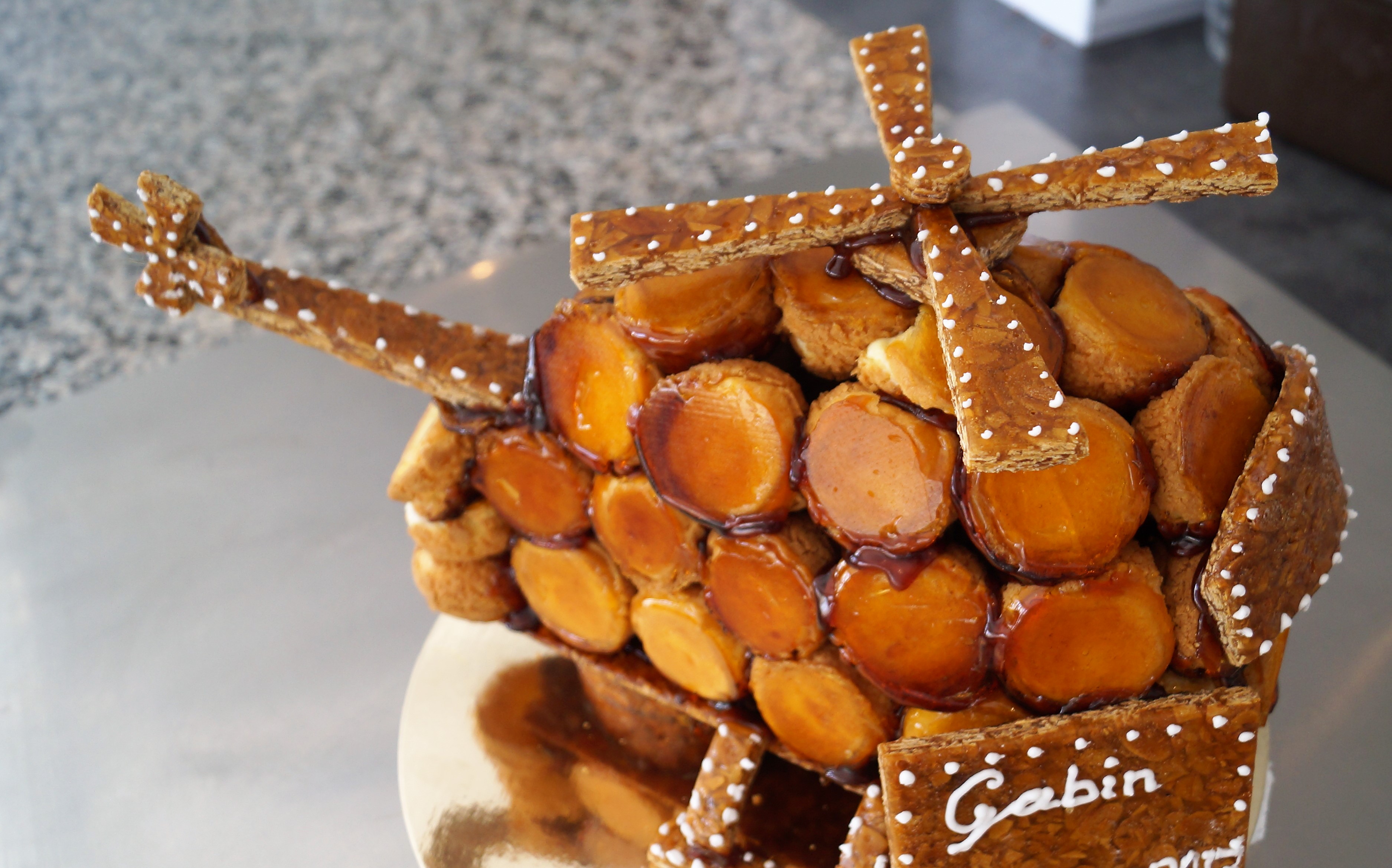 Pièce montée hélicoptère