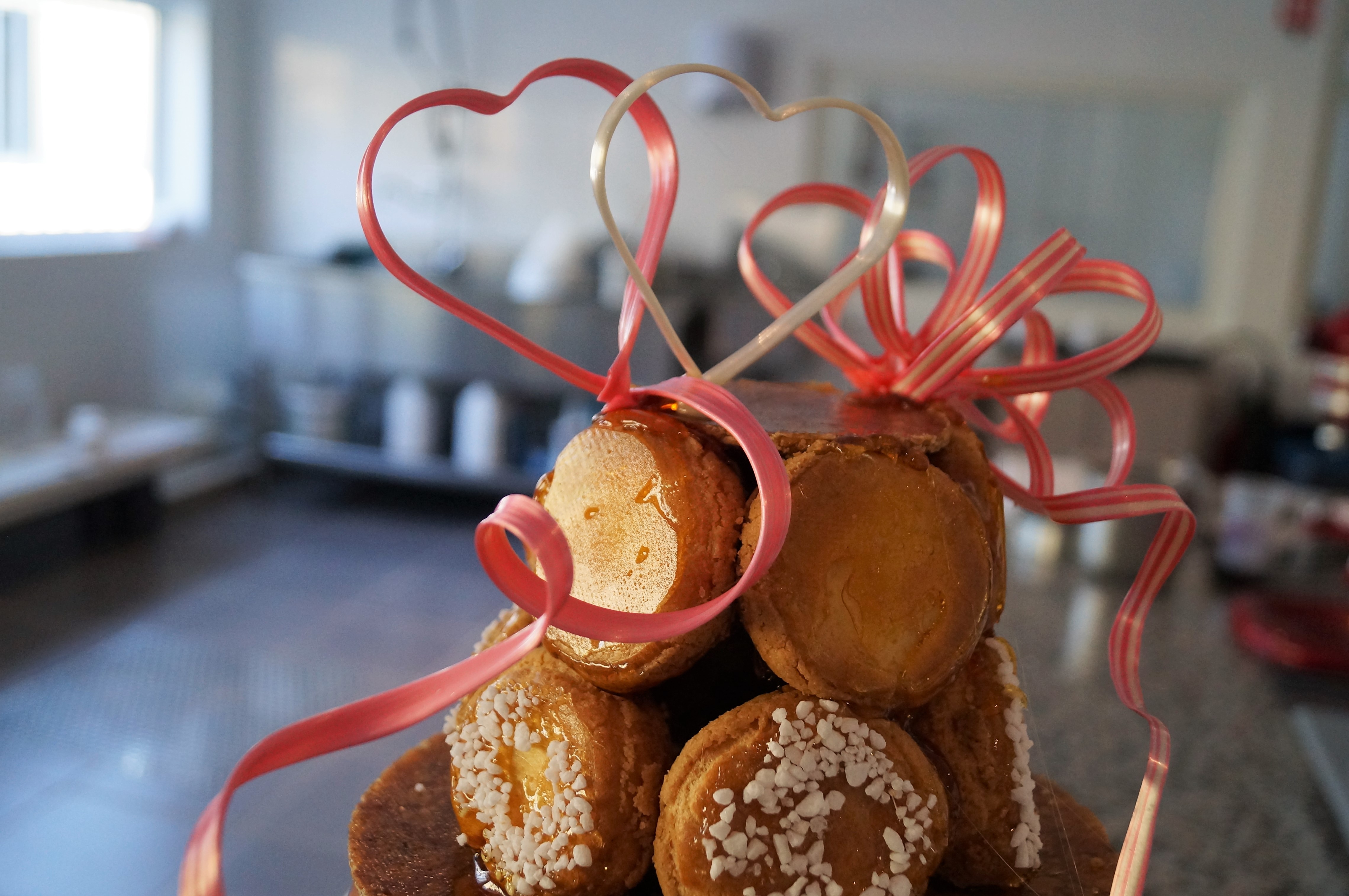 Coeurs et rubans en sucre tiré