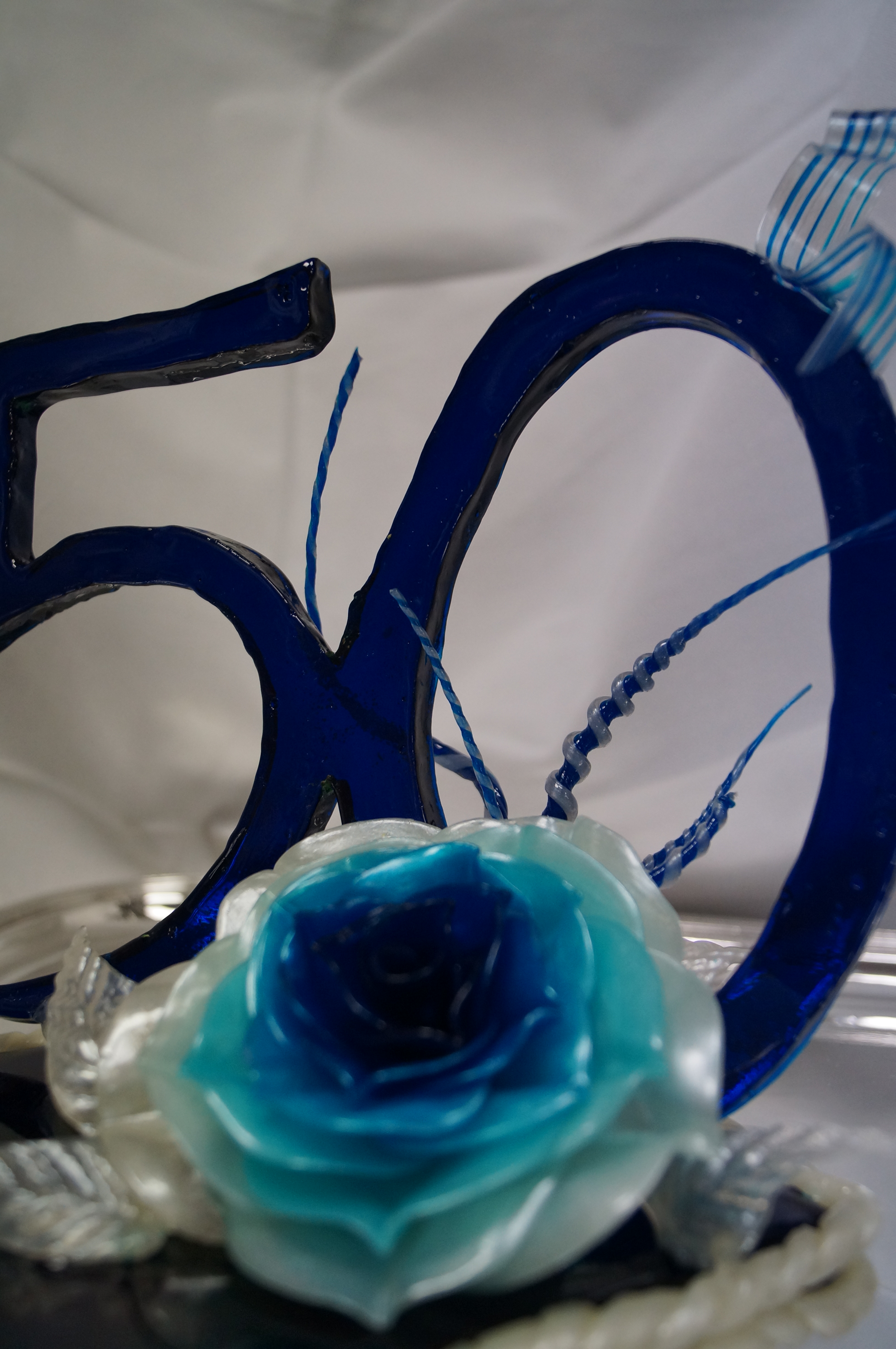 Pièce en sucre « rose bleue »