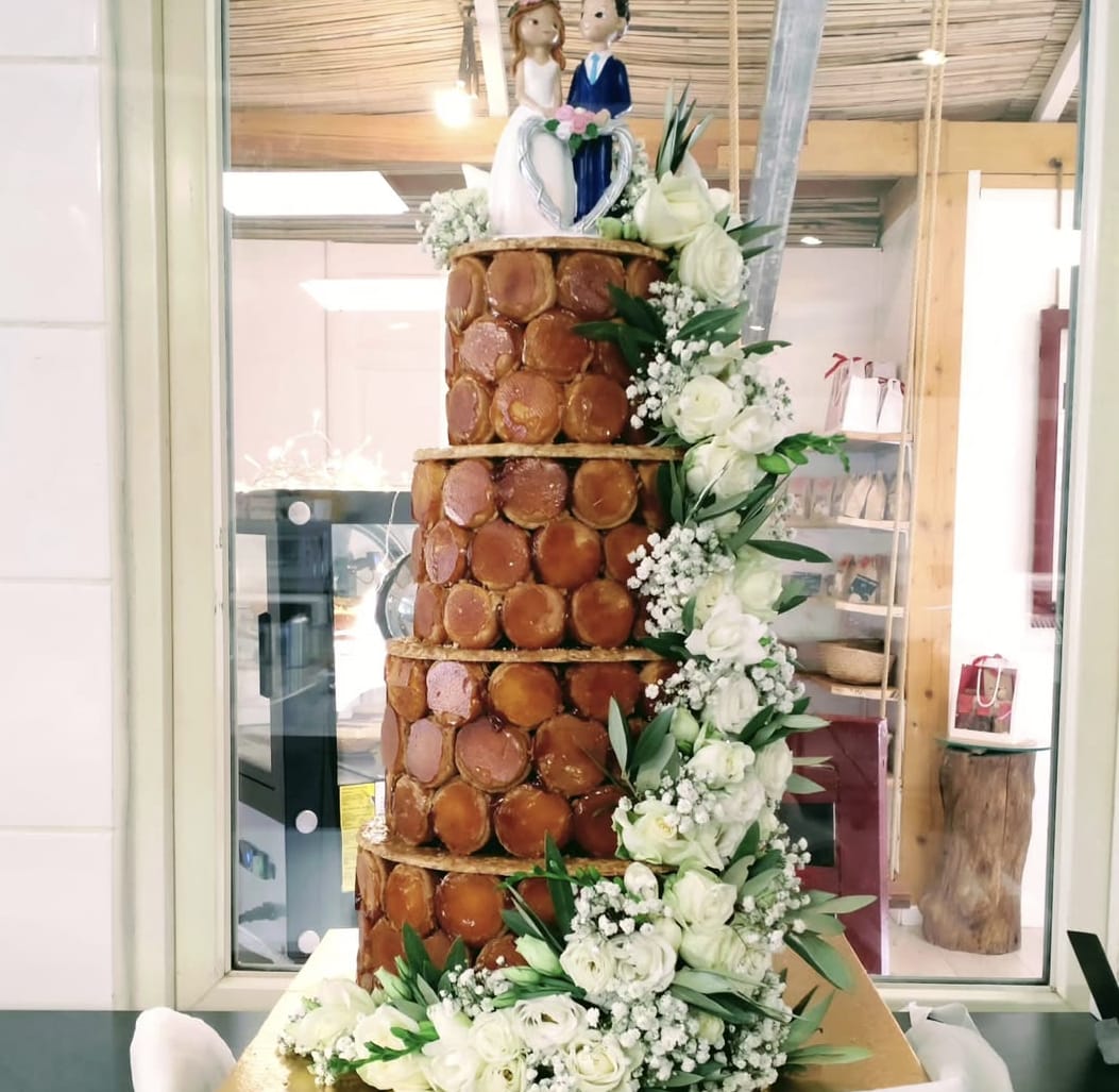 piece montée cascade fleurs blanches